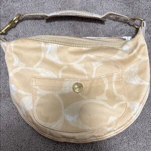 VINTAGE Coach Beige and White Shoulder Bag